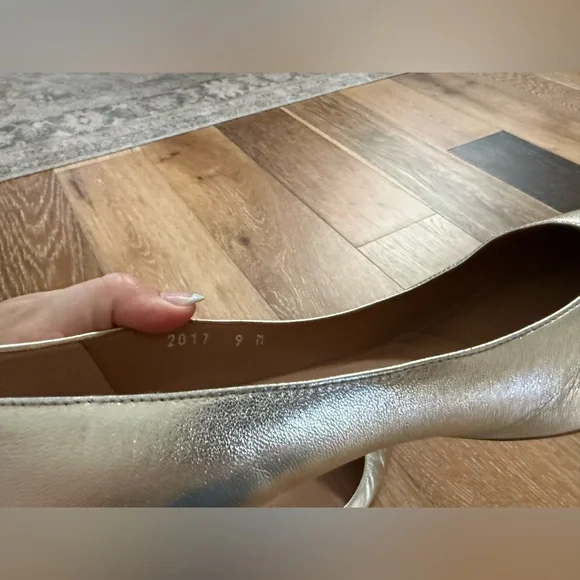 AQUATALIA
Pasha Metallic Office Pumps like new size 9 - Picture 13 of 13